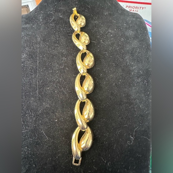 Vintage Gold Tone Chunky Linked Chain Statement Bracelet - Picture 1 of 7
